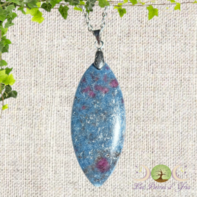 Pendentif rubis sur Cyanite #1